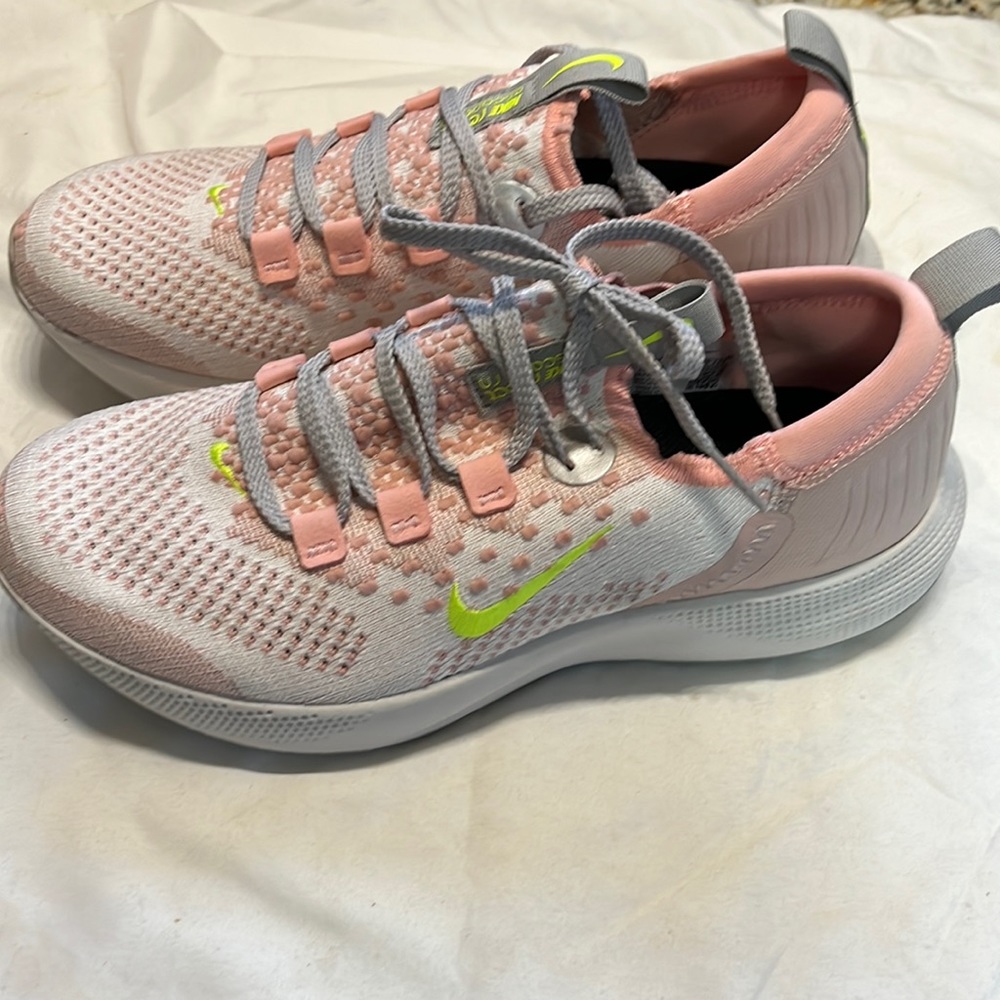 Nike React Escape Run Flyknit in Pink NWOT